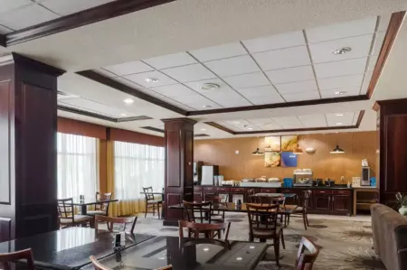 Lake Texoma Inn and Suites
