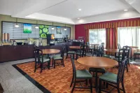 La Quinta Inn & Suites by Wyndham Atlanta-Union City Hotels in Union City