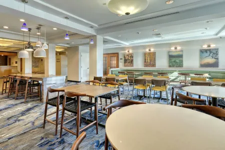Fairfield Inn & Suites Woodbridge Отели в г. Кларк