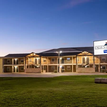 Eagle's Den Suites Kenedy a Travelodge by Wyndham