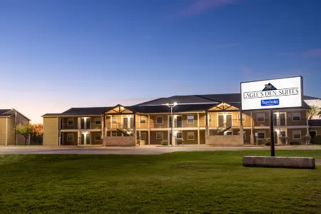 Eagle's Den Suites Kenedy a Travelodge by Wyndham