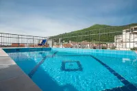 Hotel Twelve by Aycon - สระว่ายน้ำบนดาดฟ้า