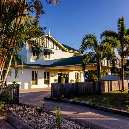Shamrock Gardens Motel