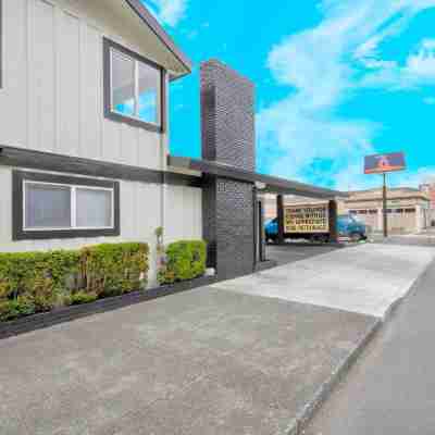 Americas Best Value Inn & Suites Eureka Hotel Exterior