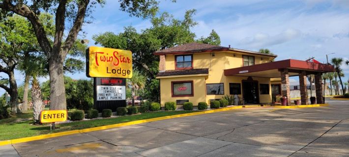 Twin Star Lodge Отели в г. Билокси