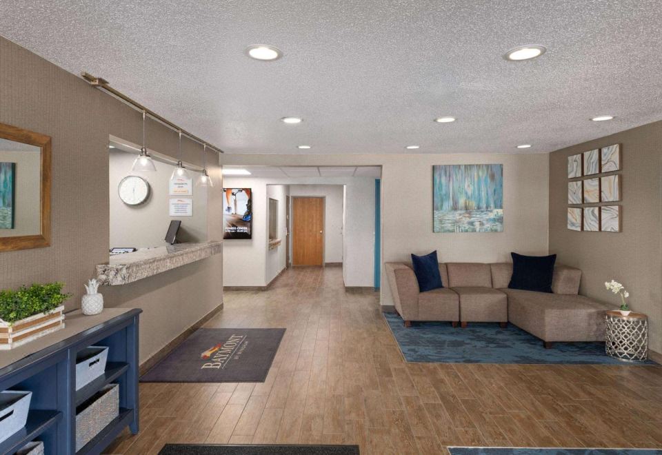 베이몬트 바이 윈덤 외관 또는 객실