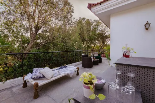 LohonoStays Colina - Villa D Hotels in Assagao