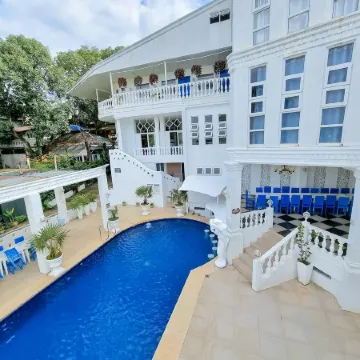 Luljetta's Garden Suites