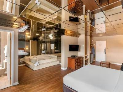 Econo Lodge Hotels near Décathlon Brossard