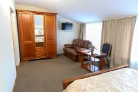 Frigate in Pustozersk (ex. Natalie) Hotels in Naryan Mar