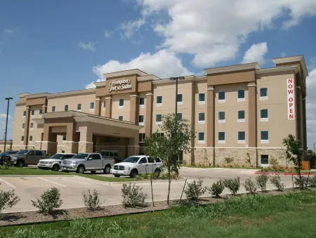Hampton Inn & Suites Cleburne Отели в г. Клберн