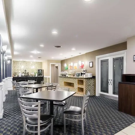Rodeway Inn & Suites Williamsburg Central