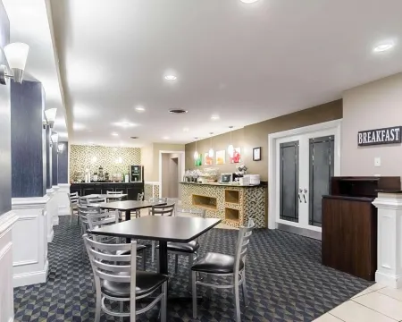 Rodeway Inn & Suites Williamsburg Central Отели в г. Lightfoot