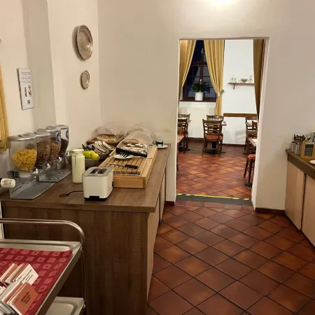 Hotel Adalbert Отели рядом с Аэропорт Вацлав Гавел