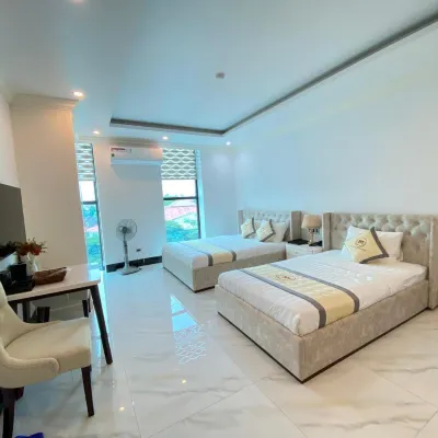 Phuong Minh Hotel Hotels near Văn Cao Gallery
