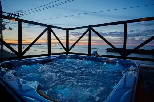 T&T Mof-Maeda Ocean Front House- - Jacuzzi
