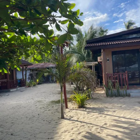 Akoya Beach Park & Cottages