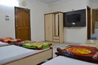 Hotel Gangotri International - พร้อมWifi
