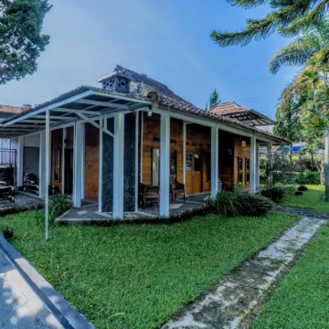 Villa Kayu Ciwidey Hotel berhampiran Pemandian Air Panas Ciwalini