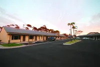 Sundowner Motel Hotel - parking