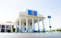 Motel 6 Cookeville, TN