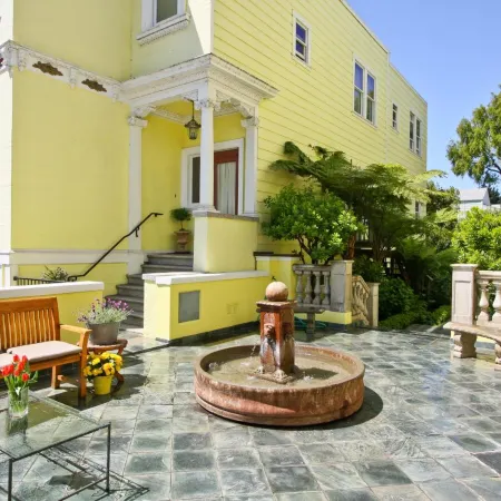 Parker Guest House Отели рядом с достопримечательностью «Миссия Долорес»