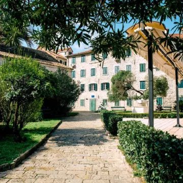 D & Sons Apartments Отели в г. Котор