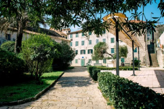 D & Sons Apartments Hotels in 