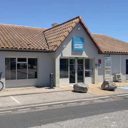 Hôtel Kyriad Direct Montpellier Saint Jean de Vedas La Peyriere Отели рядом с достопримечательностью «Больница «Сен-Рош»»