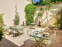 โรงแรมรีโวเทล สถานีกลางน็องซี โรงแรมใกล้University Institute of Technology