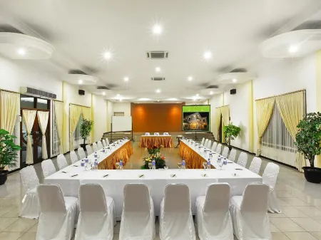 Ning Tidar Hotel Отели в г. Mertoyudan