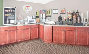 Super 8 by Wyndham Beaver DAM