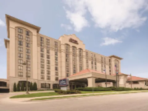 Hampton Inn & Suites Kansas City-Country Club Plaza Hotels near Kansas City Zoo & Aquarium