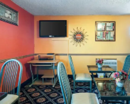 Super 8 by Wyndham Benton Harbor/St. Joseph