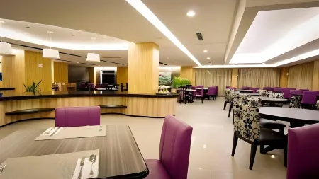 Angkasa Garden Hotel Отели рядом с достопримечательностью «HS Soeman Library»