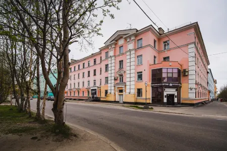 Ренессанс Отели рядом с достопримечательностью «Защитникам Советского Заполярья в годы Великой Отечественной войны»