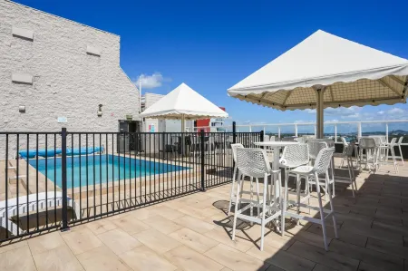 Gladstone Reef Hotel Motel