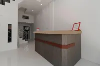 RedDoorz Plus near RS Royal Prima Medan Hotels in Sei Putih Tengah