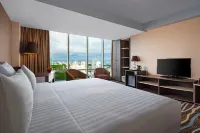 Swiss-Belhotel Waterfront Makassar - piscine