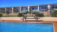 Atherton Motel - Pools