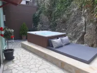 Paraskevi's Luxury Studios - Hot Tub