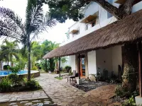 Acacia Tree Garden Hotel Các khách sạn gần Bãi biển Pristine