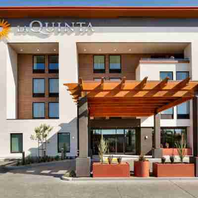 La Quinta Inn & Suites by Wyndham Santa Rosa Sonoma Hotel Exterior
