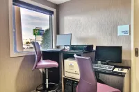 Holiday Inn Express Fargo-West Acres