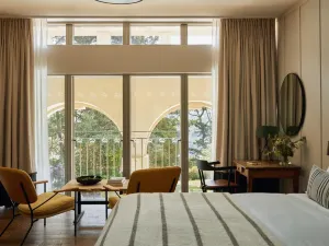 포위 홀 - 어 럭셔리 패밀리 호텔