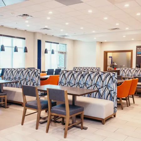 Holiday Inn Express & Suites DES MOINES - ANKENY by IHG