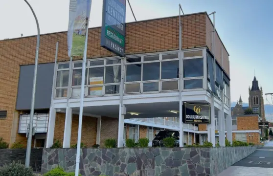 古爾本中央汽車旅館