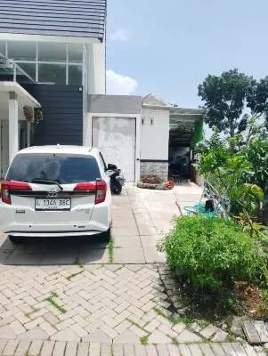 The Nonik Guest House Near Bess Hotel dan resort Hotels in Lawang
