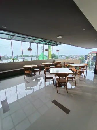 Edsamara Hotel Semarang - Lawang Sewu Отели рядом с достопримечательностью «Лима»