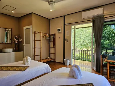Bearlinbungalow Hotels near Tham Poukham Cave